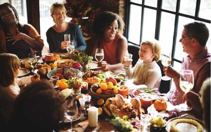 HOW TO AVOID FIGHTS TALKING ABOUT POLITICS AT THE THANKSGIVING DINNER TABLE
